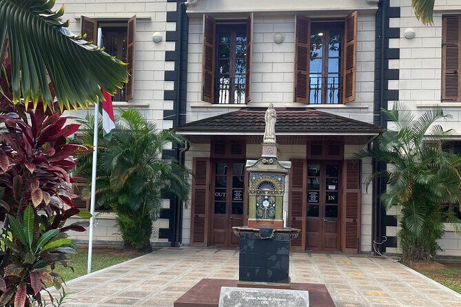 5 Hour Private Customize Tour of Mahe, Seychelles - The guide makes the day: Christo-style energy, without the rush