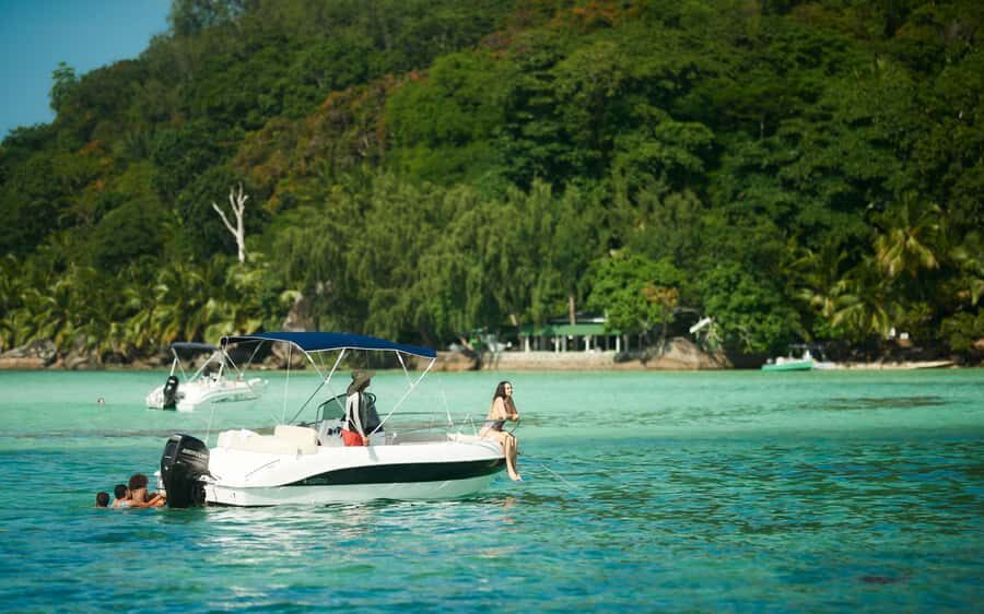 Mahe: Private half-day boat trip at the St.Anne Marine Park - What the guide actually adds: Steve, Gigi, and the chill factor