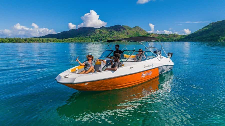 Praslin: Curieuse & St-Pierre Boat Adventure with Snorkeling - A fast-paced day: tortoises first, reefs later