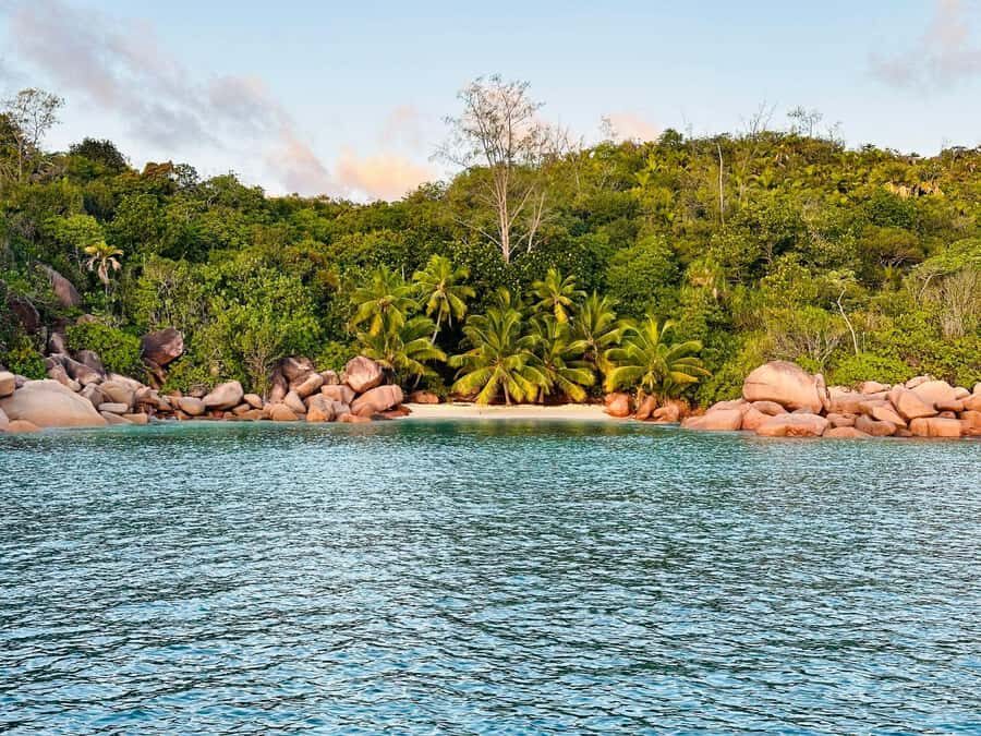 Praslin: Curieuse & St-Pierre Boat Adventure with Snorkeling - St. Pierre Marine Park snorkeling: 1 hour in protected waters