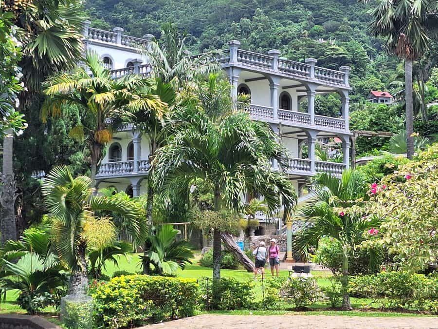 Private half day tour with free rum tasting - The rum tasting at Takamaka: a guided, included finish